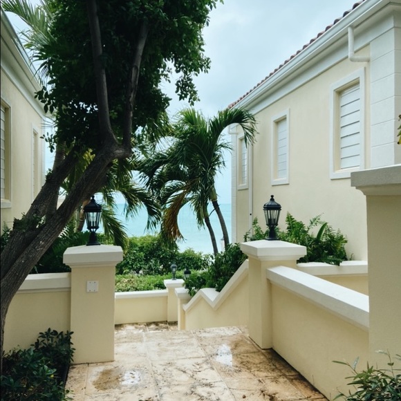 Meet your Posher, Logan - Picture 1 of 3